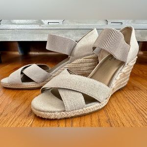 NWOT Life Stride Velocity with memory foam! Tan w/stretchy strap & covered heels